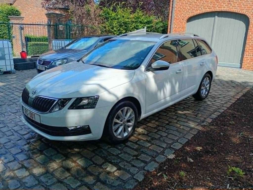 Skoda Octavia Combi 1ste eigenaar 02/2020 Benzine - automaat, Achat, Carnet d'entretien, 5 portes, Particulier