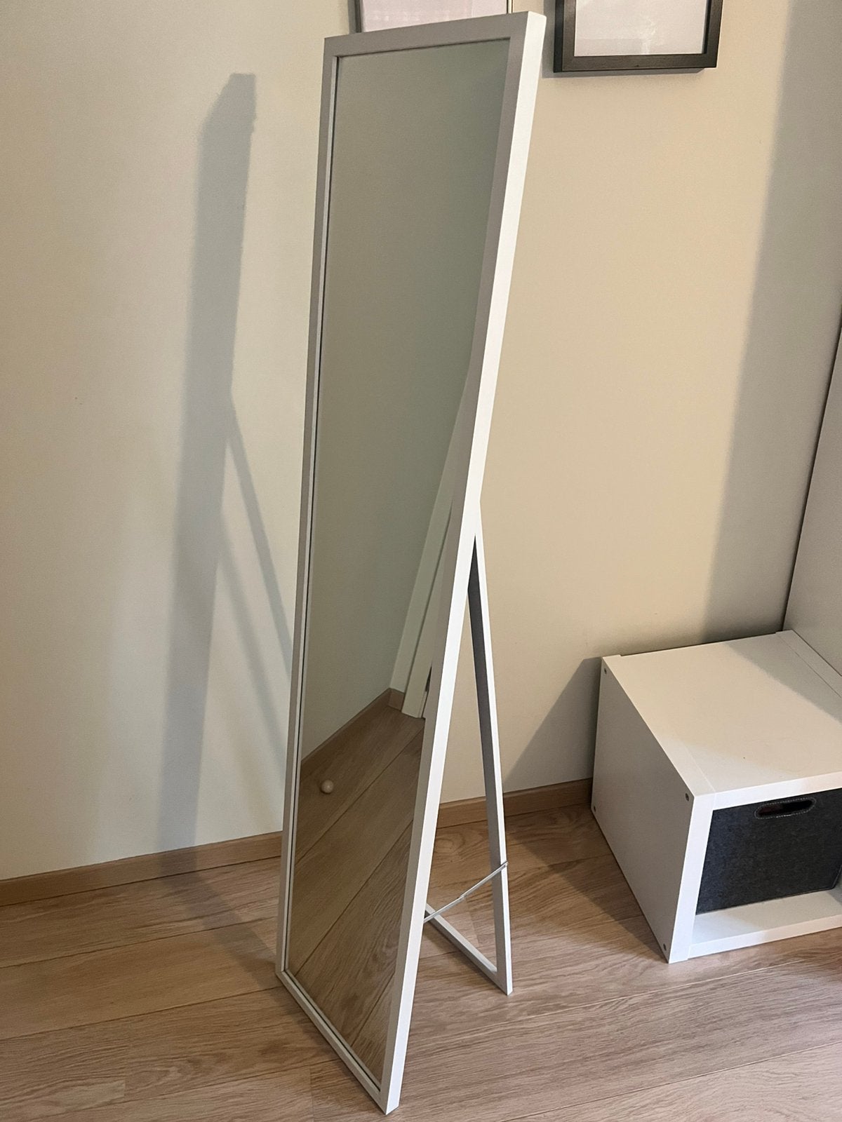 Grand miroir blanc sur pied, Maison & Meubles, Accessoires pour la Maison | Miroirs, Enlèvement, Comme neuf