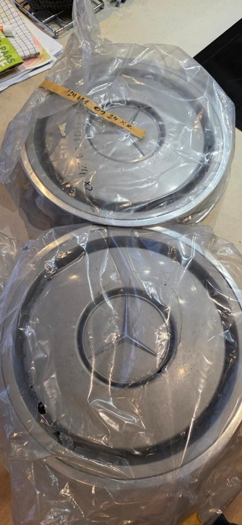 COUVRE-ROUES NEUFS ET ORIGINAUX POUR MERCEDES W124 W201, Enlèvement ou Envoi, Neuf