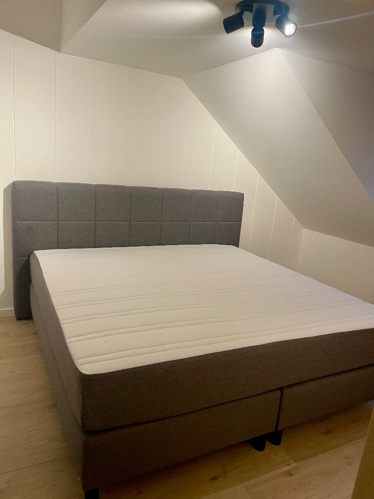 Lit Boxspring Emma 200x200 (+ tables de nuit en option), Autres dimensions, Gris, Comme neuf, Enlèvement