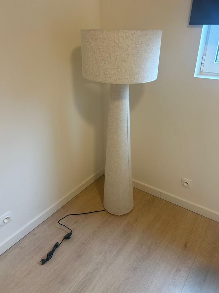 Moderne vloerlamp, Huis en Inrichting, Lampen | Vloerlampen, Ophalen, Zo goed als nieuw