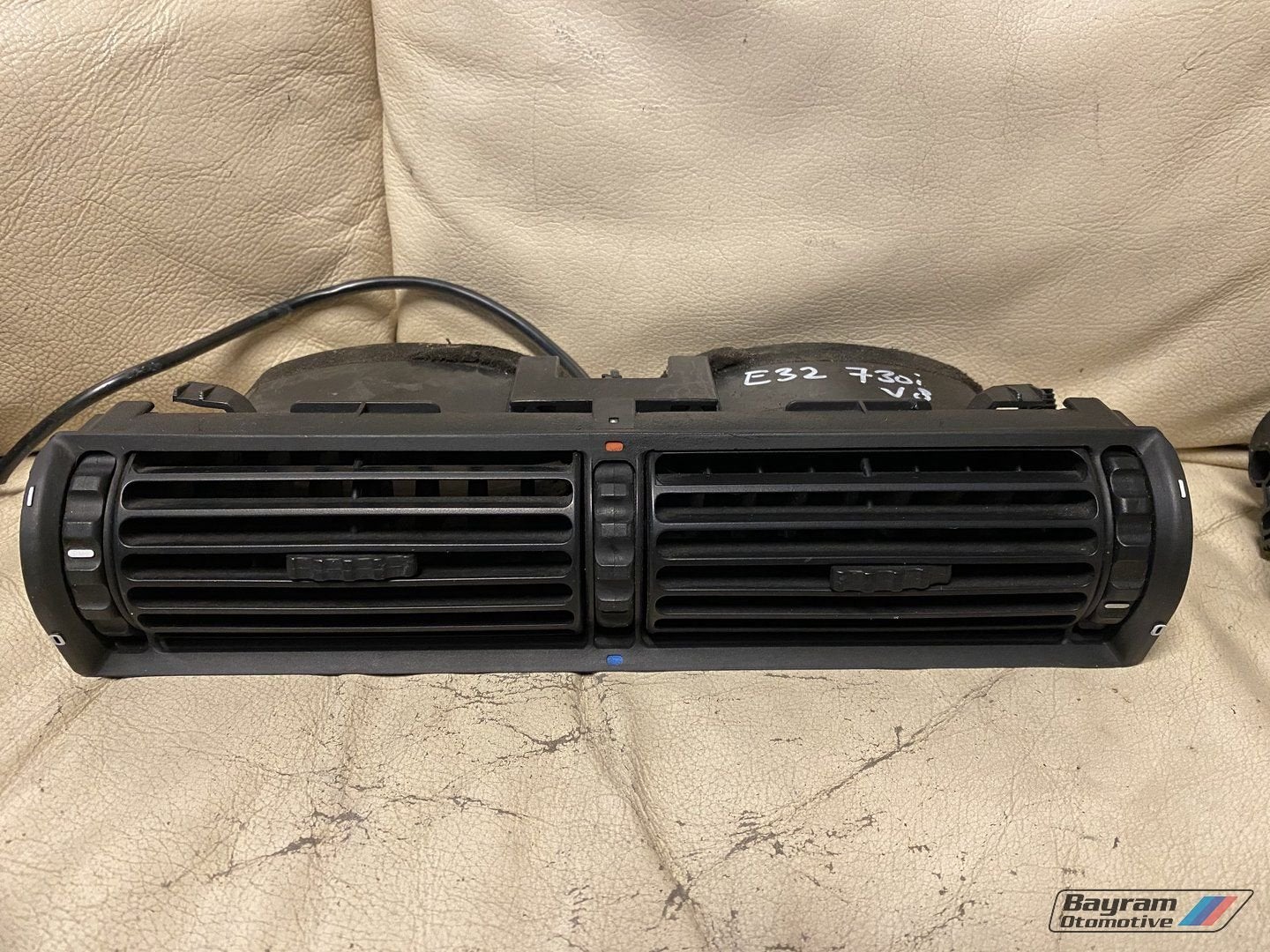 Bmw E32 luchtrooster deel midden 1390926 7-serie dashboard, -, Utilisé, -, Enlèvement ou Envoi