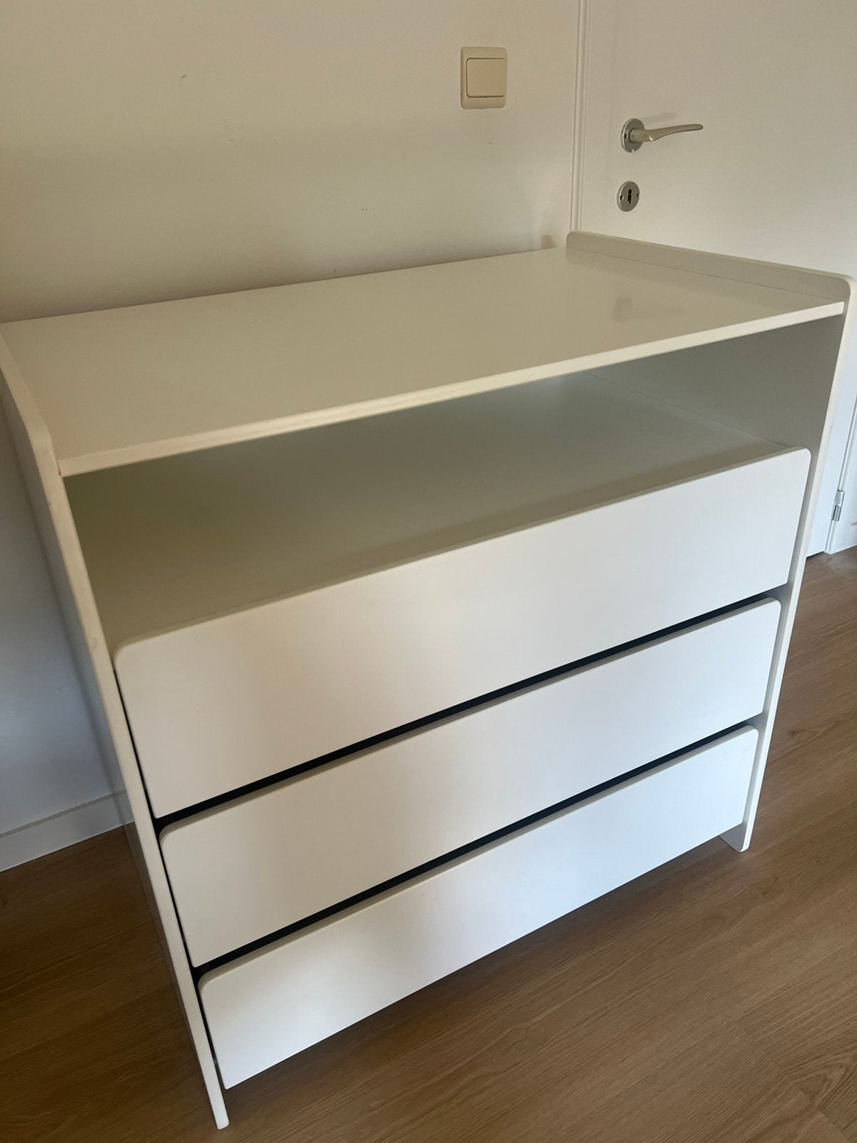 Vipack witte commode, houten aankleedblad en aankleedkussen, Ophalen, 50 tot 70 cm, Zo goed als nieuw, 75 tot 100 cm