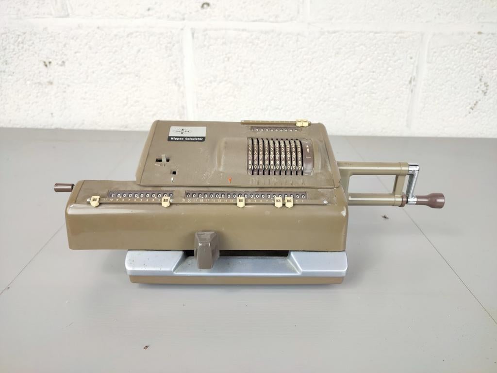 Mechanische rekenmachine Nippon, Antiquités & Art, Antiquités | Bureau & Affaires, Enlèvement ou Envoi