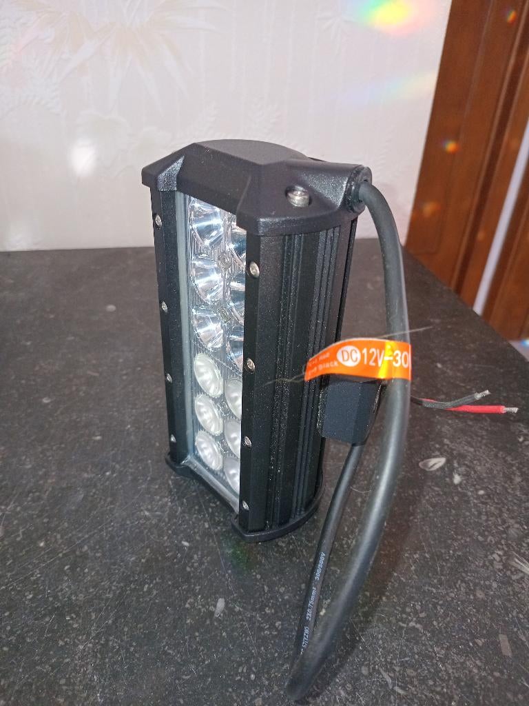 Spot/Flood LED 12/30v 27w camion 4x4, Autos : Pièces & Accessoires, Enlèvement ou Envoi, Neuf