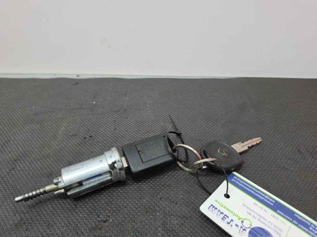 NEIMAN / COMMUTATEUR D ALLUMAGE + CLEF Corsa C (F08 / 68), Opel, Opel Automobile GmbH, Utilisé, Kontakt-opel@opel.com