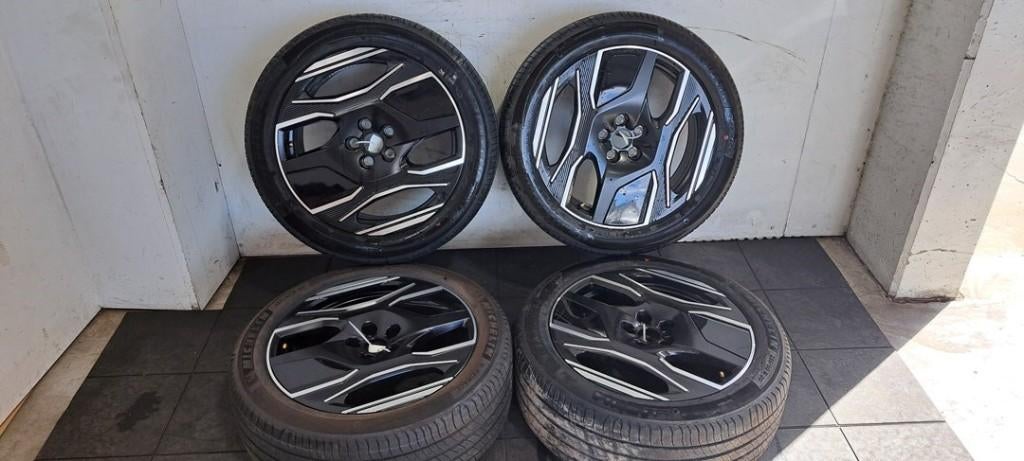 Kit jantes + pneumatique peugeot e-3008/5008, Autos : Pièces & Accessoires, Pneus & Jantes, Neuf, Pneus été, Enlèvement, 235 mm