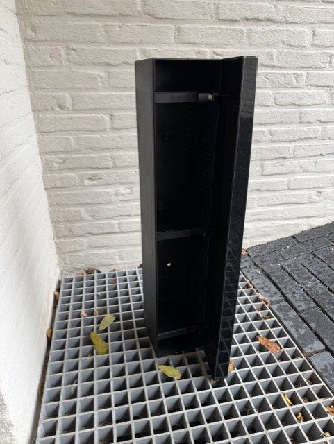 Zwarte CD-toren, hoogglans kunststof, 2 vakken met klep, Kunststof, Ophalen of Verzenden, Zo goed als nieuw, 25 tot 75 discs