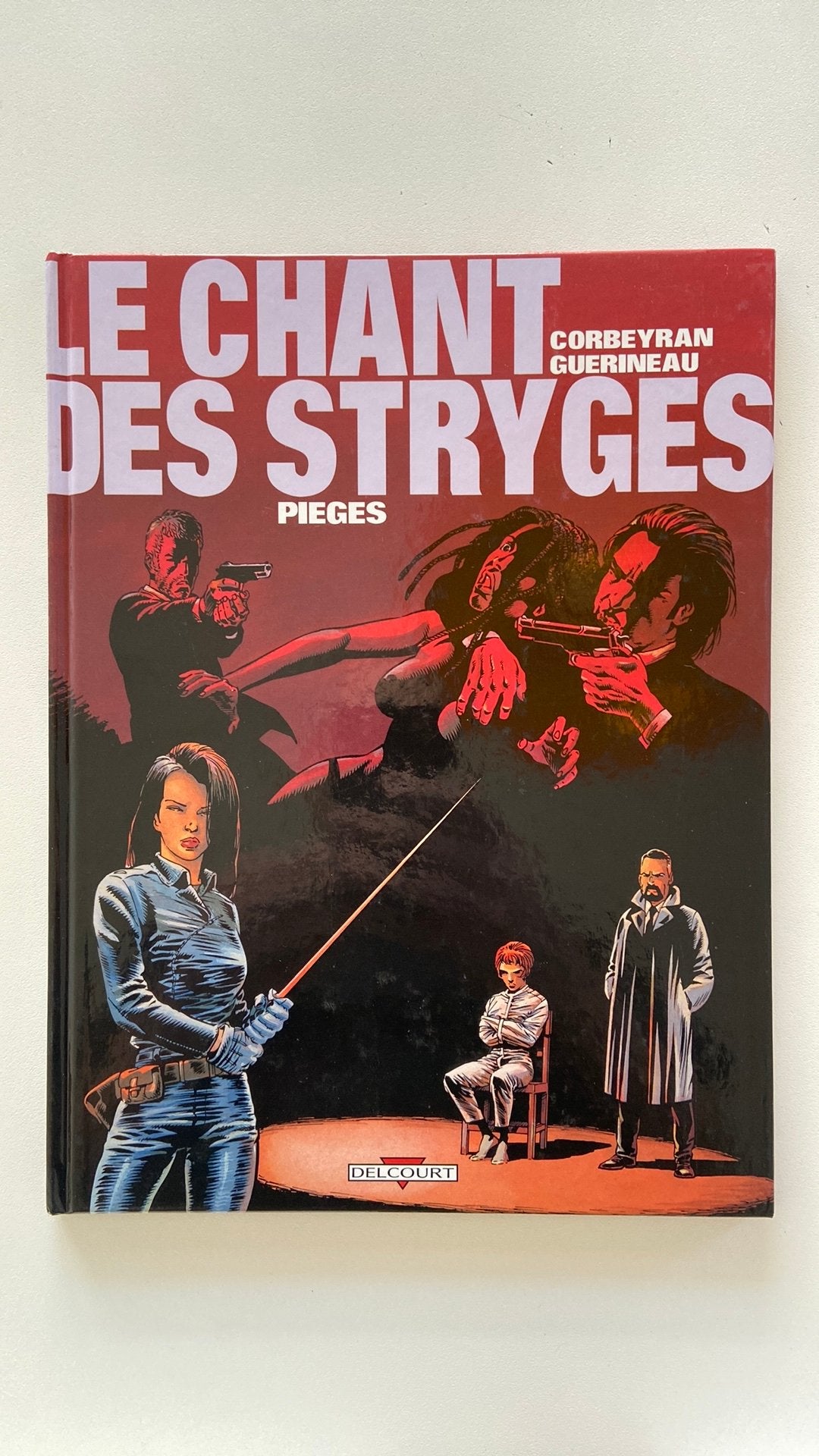 Le chant des Stryges T2 Pièges, Enlèvement, Comme neuf