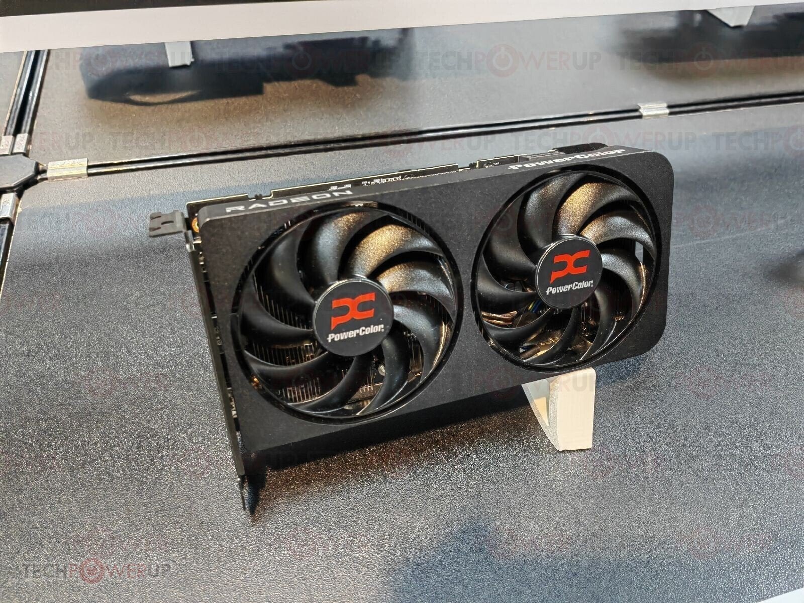PowerColor Reaper Radeon RX 9060 XT 16GB – Zo goed als nieuw, AMD, Enlèvement ou Envoi, GDDR6, Comme neuf