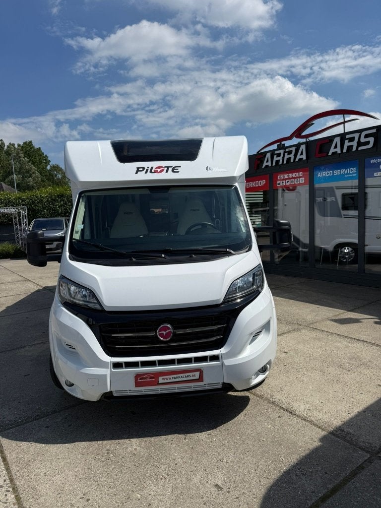 ⭐ PREMIUM |Pilote 696D 2020—Face à face—Lit pavillon 32200km, Caravanes & Camping, Camping-cars, Entreprise, jusqu'à 4, Semi-intégral