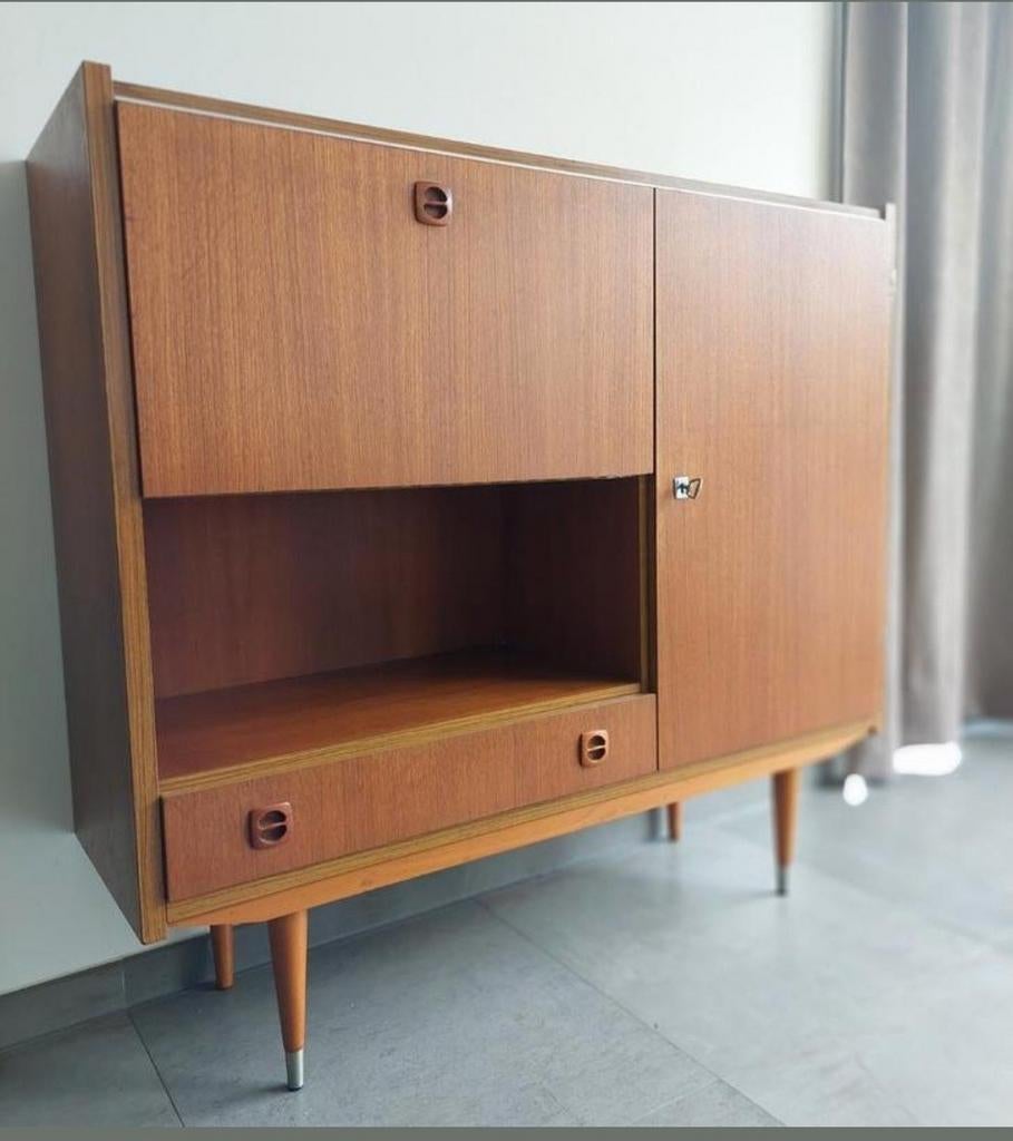 Deense vintage barkast in teak.
L1,30
Br 40cm
H 1,20m, Huis en Inrichting, Kasten | Dressoirs, Ophalen