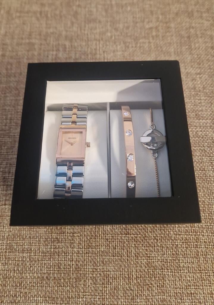 Dameshorloge & Armbanden Geschenkset., Ophalen, Nieuw