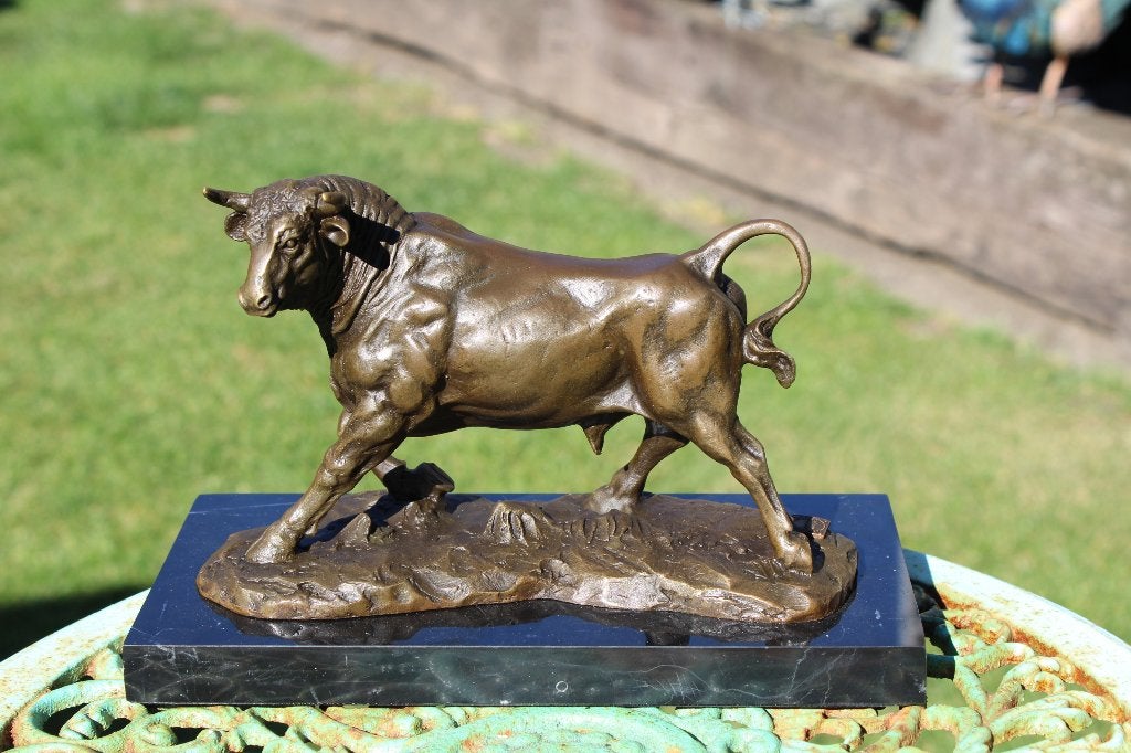 Taureau en bronze signé + cachet . MILO, Enlèvement ou Envoi, Bronze