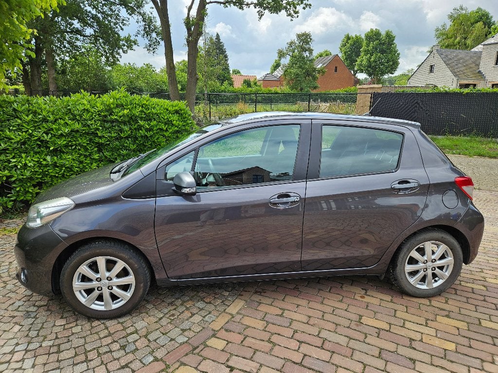 Toyota Yaris Life 1.33 VVTI 4 cilinder benzine 99 PK., Auto's, Euro 5, Stof, 4 cilinders, 1329 cc