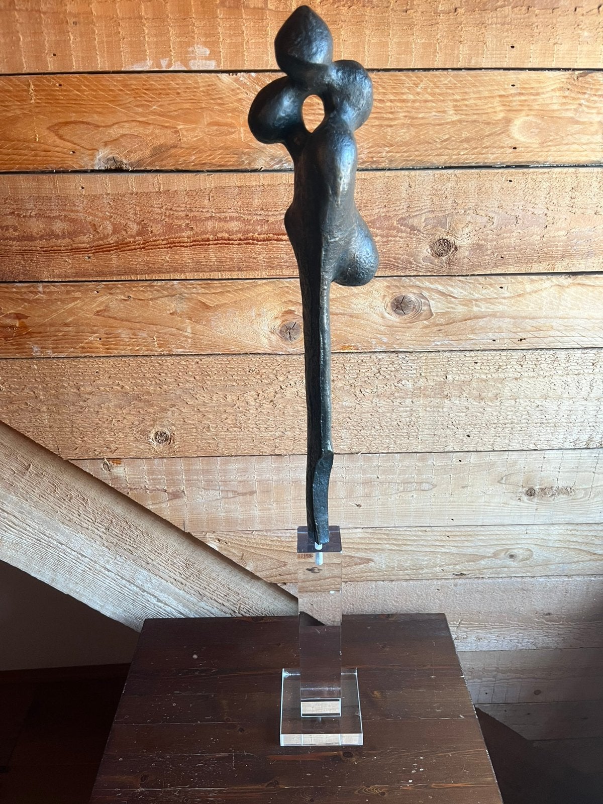 Abstract bronzen sculptuur op plexiglas, Antiek en Kunst, Kunst | Beelden en Houtsnijwerken, Ophalen, Gepatineerd, 50 - 100 cm