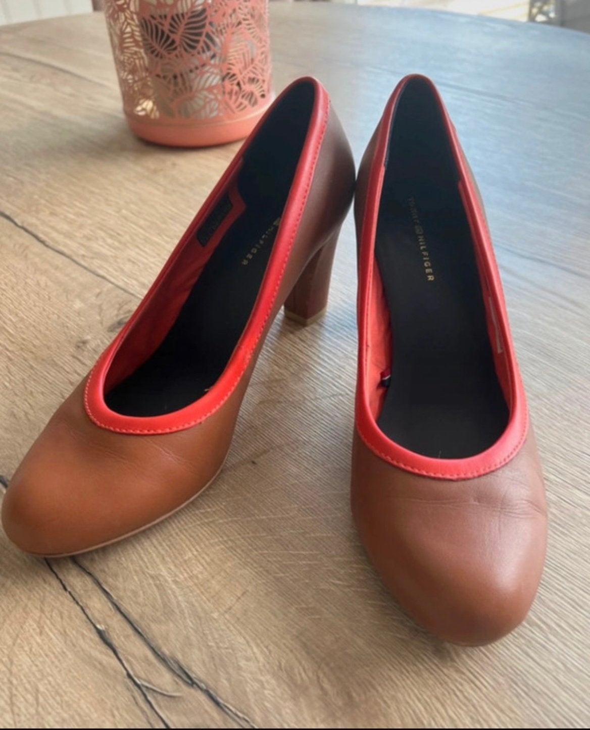 Tommy hilfiger pumps 40, Ophalen, Pumps, Bruin, Zo goed als nieuw
