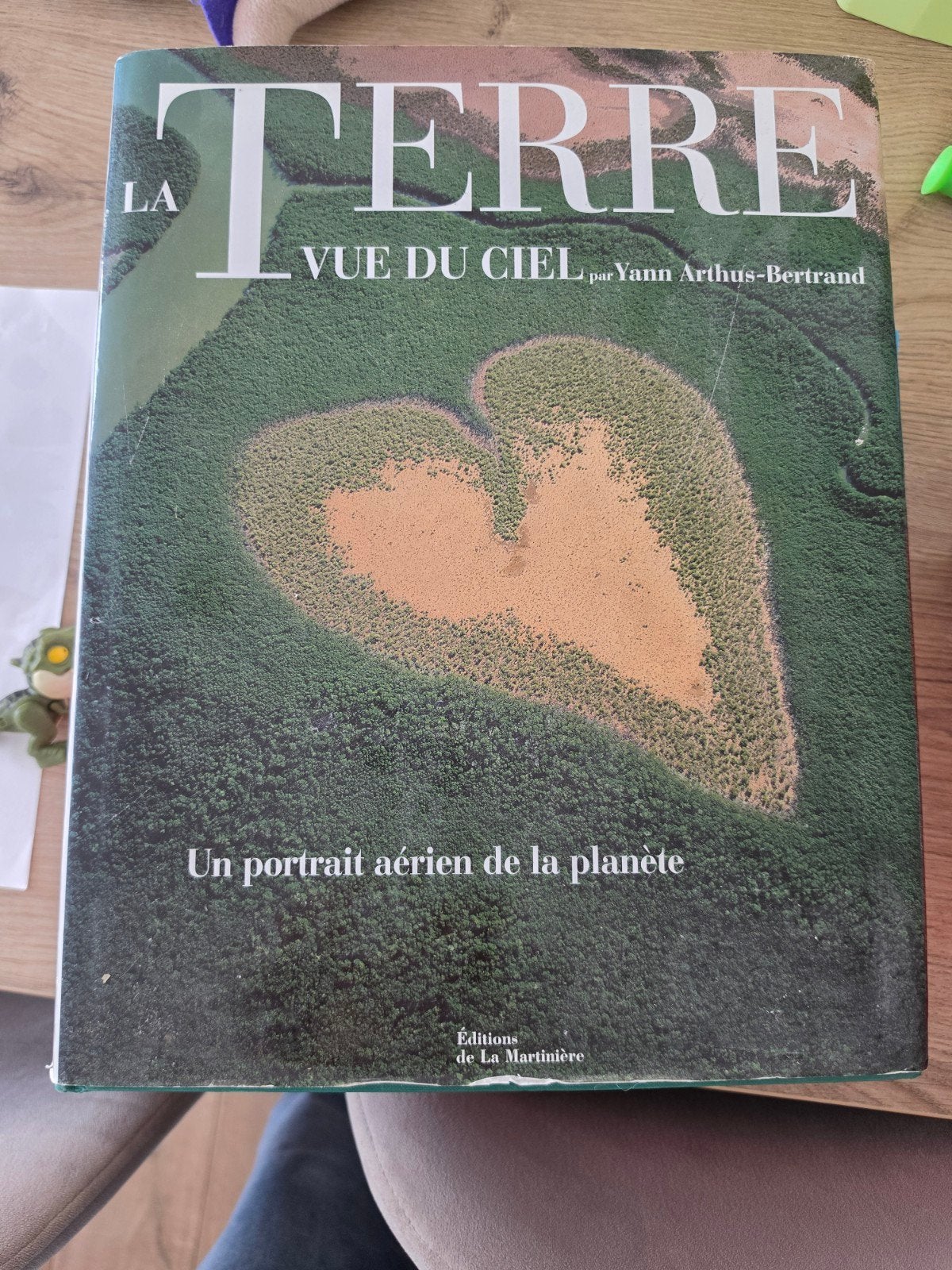 livre "La terre vue du ciel" Édition de la Martinique 2002, Livres, Nature en général, Comme neuf, Enlèvement, Hervé de la Martiniere