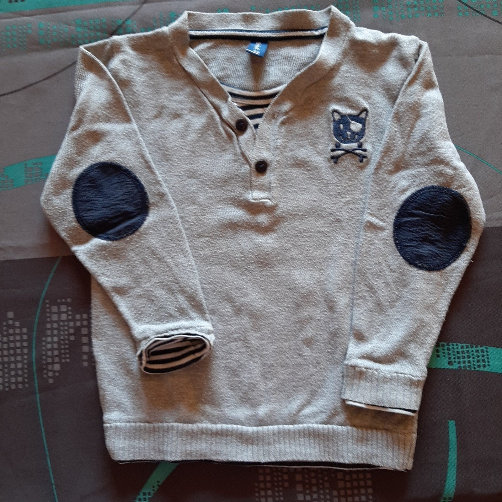 Mooie lichtgrijze trui met poes maat 104 zeer goede staat, Kinderen en Baby's, Kinderkleding | Maat 104, Ophalen