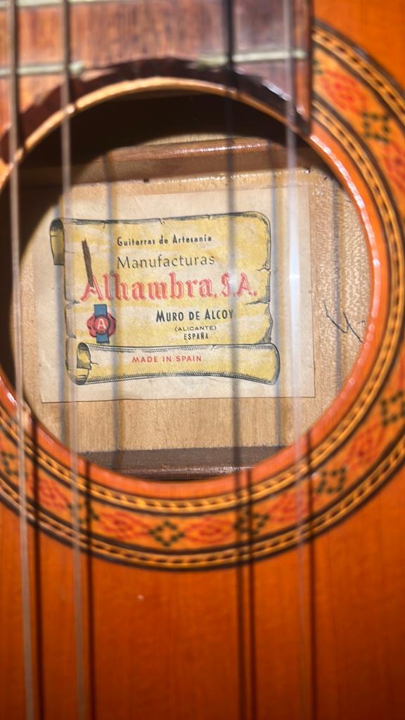 Guitare de Artesania, Muziek en Instrumenten, Snaarinstrumenten | Gitaren | Bas, Ophalen of Verzenden, Gebruikt, Akoestisch, 6-snarig