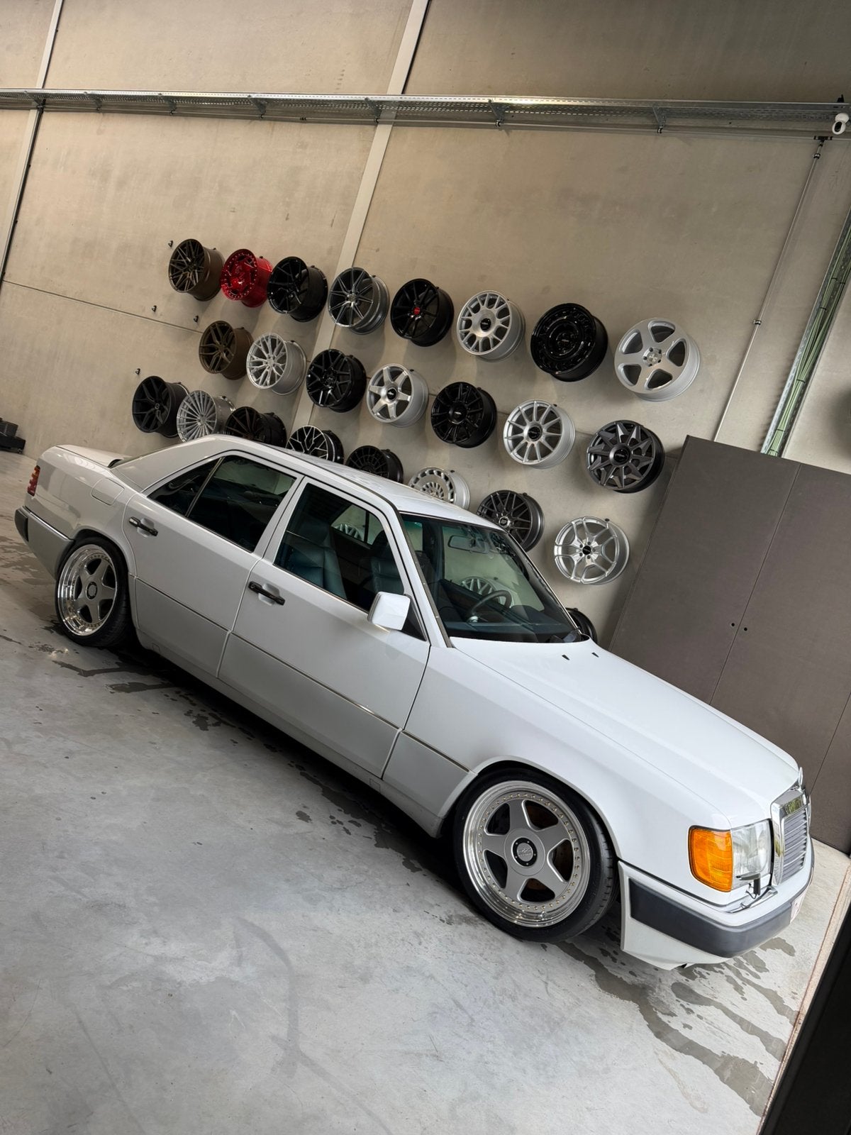 Mercedes W124 400E V8 | OZ FUTURA, Auto's, Automaat, Achterwielaandrijving, 4200 cc, Wit