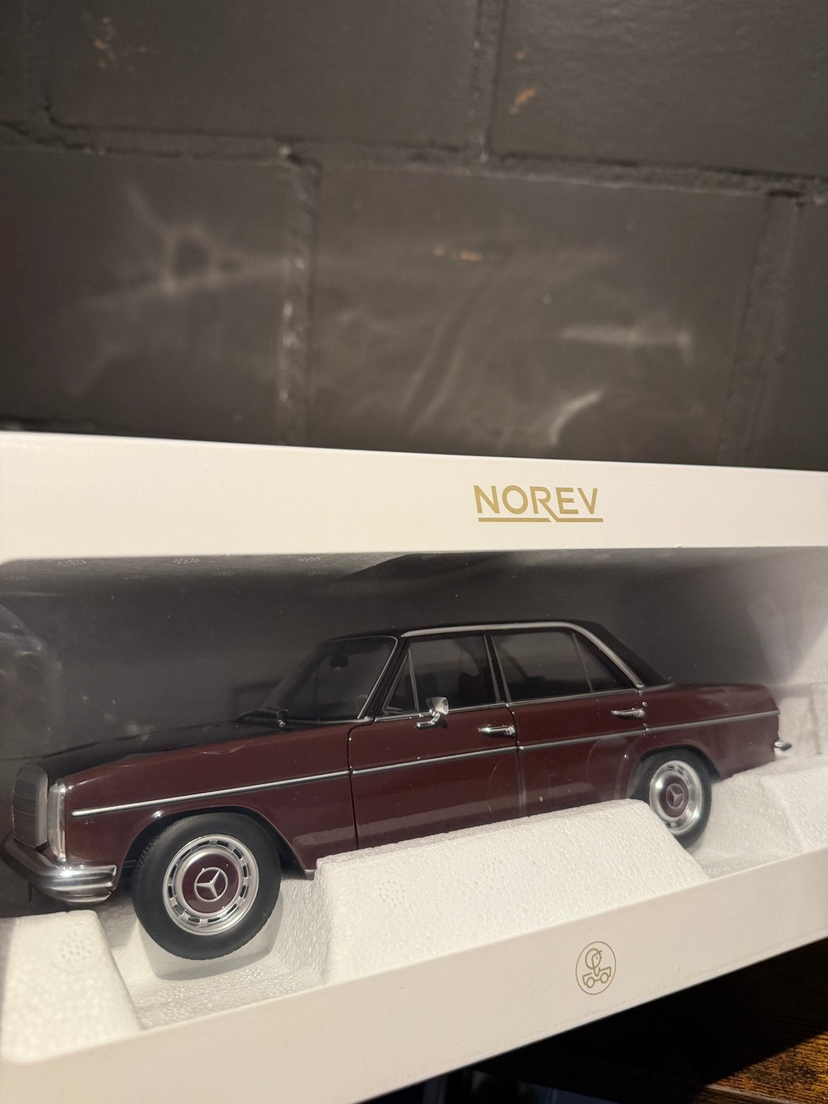 1968 Mercedes Benz 200, Ophalen, Zo goed als nieuw, Norev