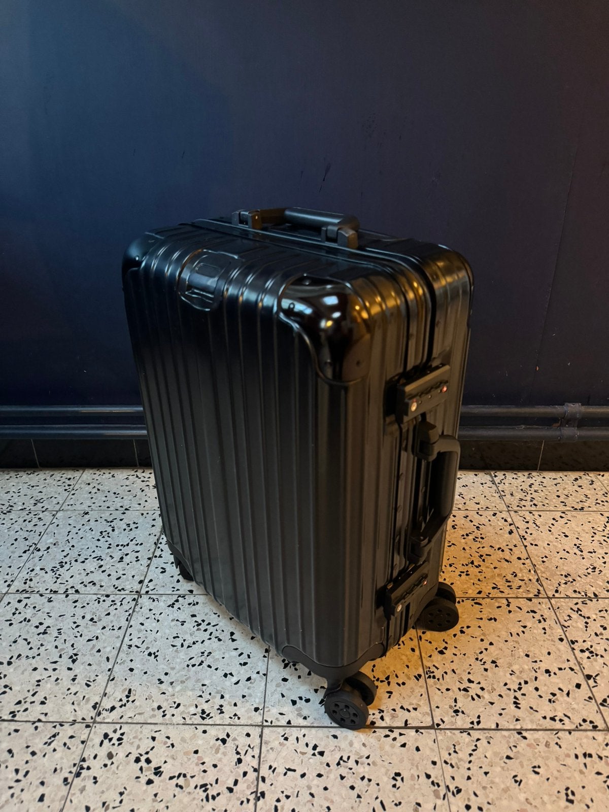 100% Aluminium Cabin Trolley Suitcase - NOT Rimowa, 50 tot 60 cm, Nieuw, 35 tot 45 cm, Wieltjes