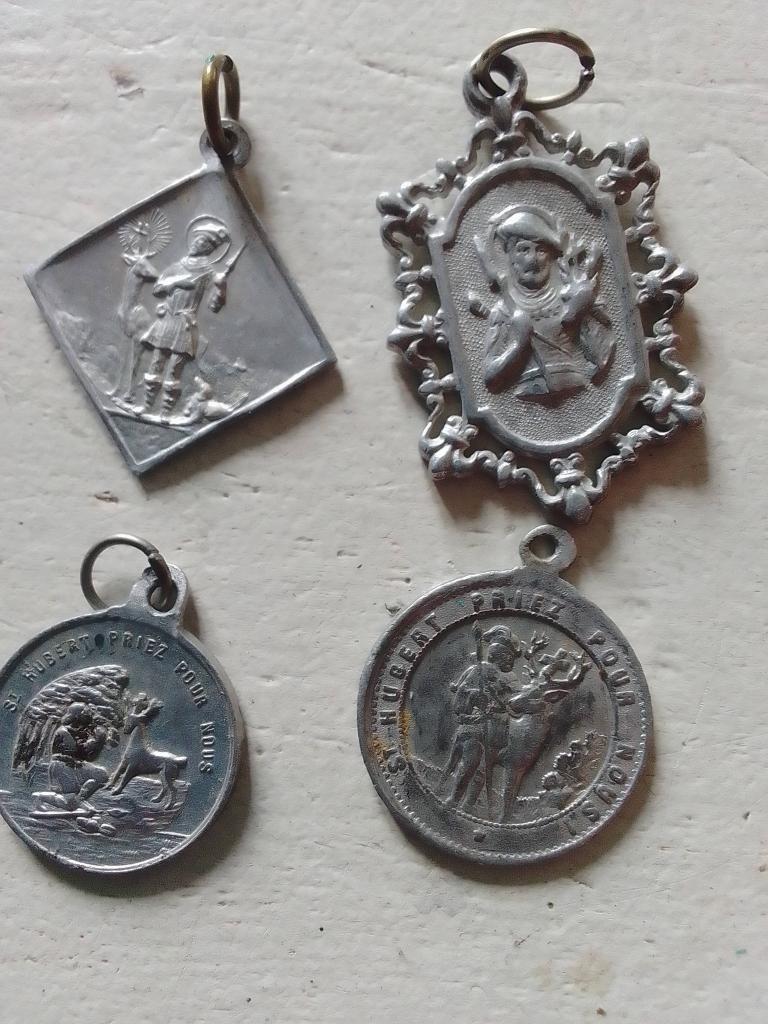 lot de 4 médailles pendentifs religieux vintage St Hubert, Enlèvement ou Envoi