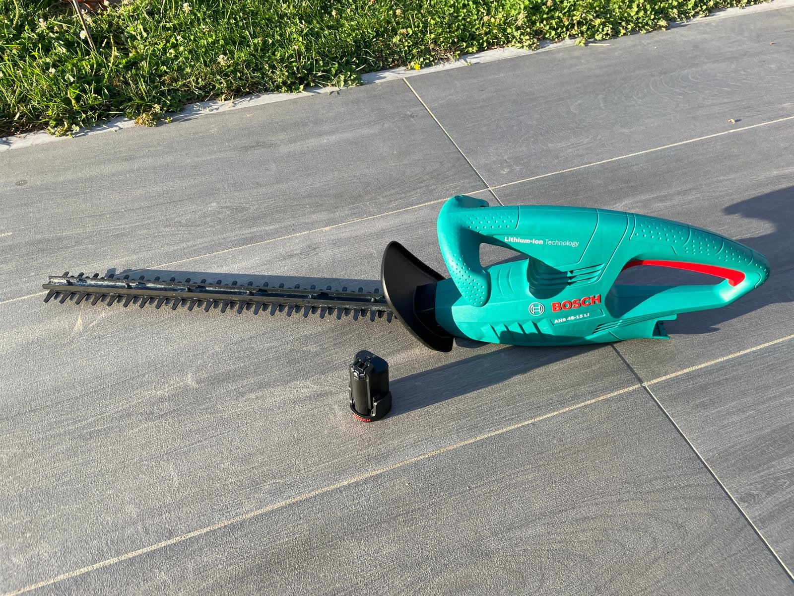 TAILLE-HAIE A BATTERIE, Jardin & Terrasse, Enlèvement, Comme neuf, Batterie
