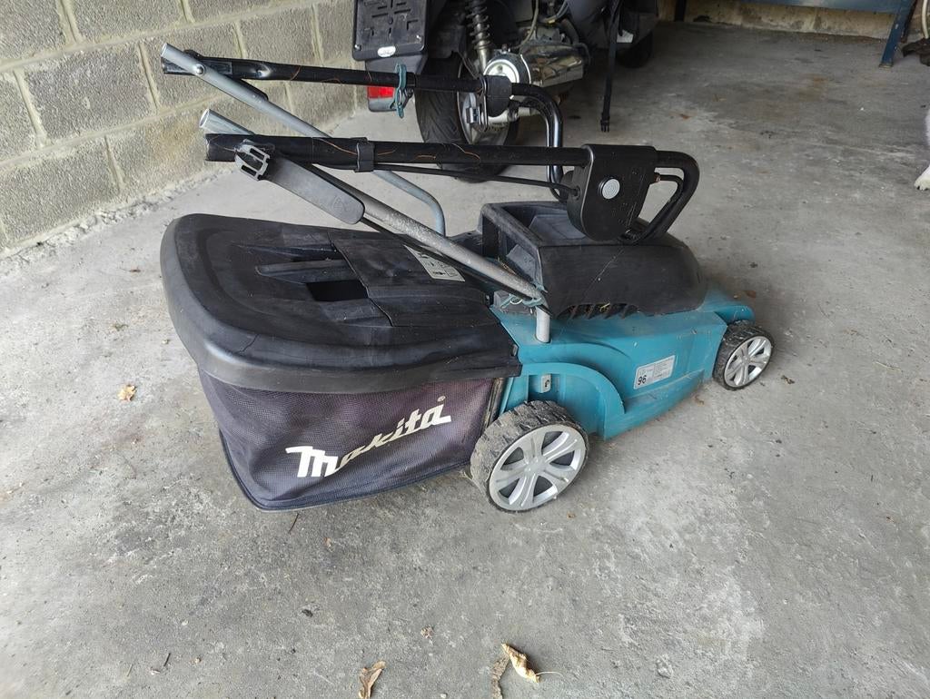 Makita ELM3710 Elektrische Grasmaaier - 1300W - Maaibreedte, Tuin en Terras, Ophalen, Elektrische grasmaaier, Zo goed als nieuw