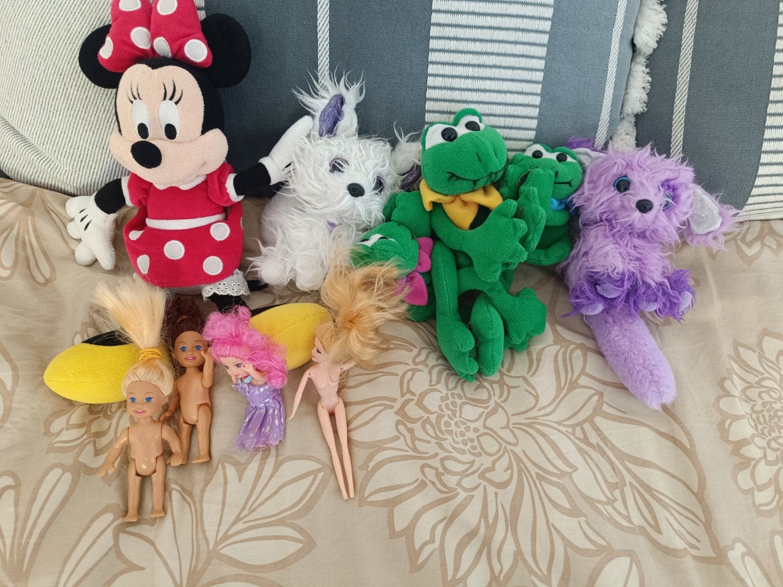 lot de peluches et bébés barbie, Enlèvement, Barbie