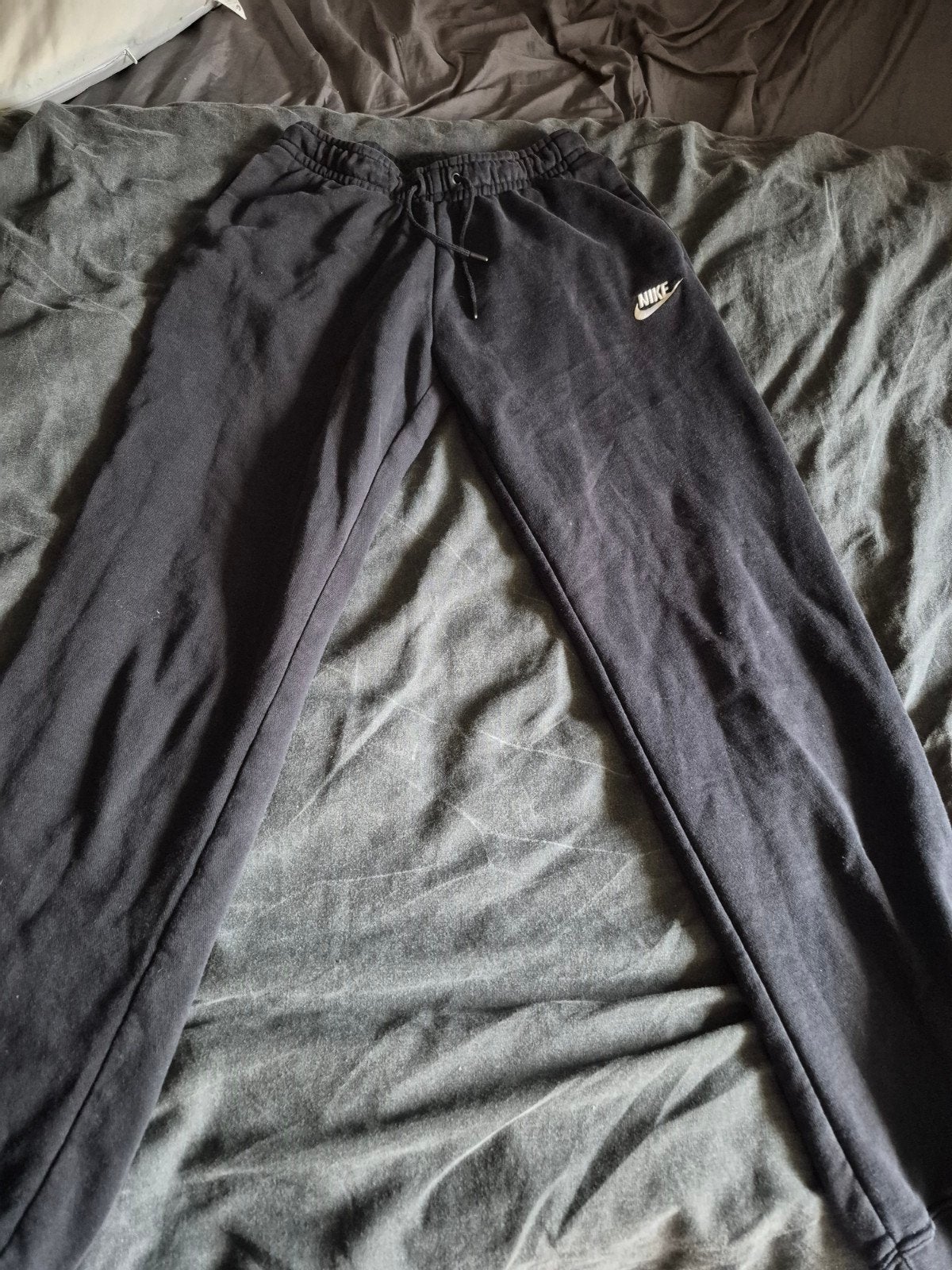 zwarte joggingbroek Nike jongens maat S, Kleding | Heren, Broeken en Pantalons, Ophalen, Maat 46 (S) of kleiner
