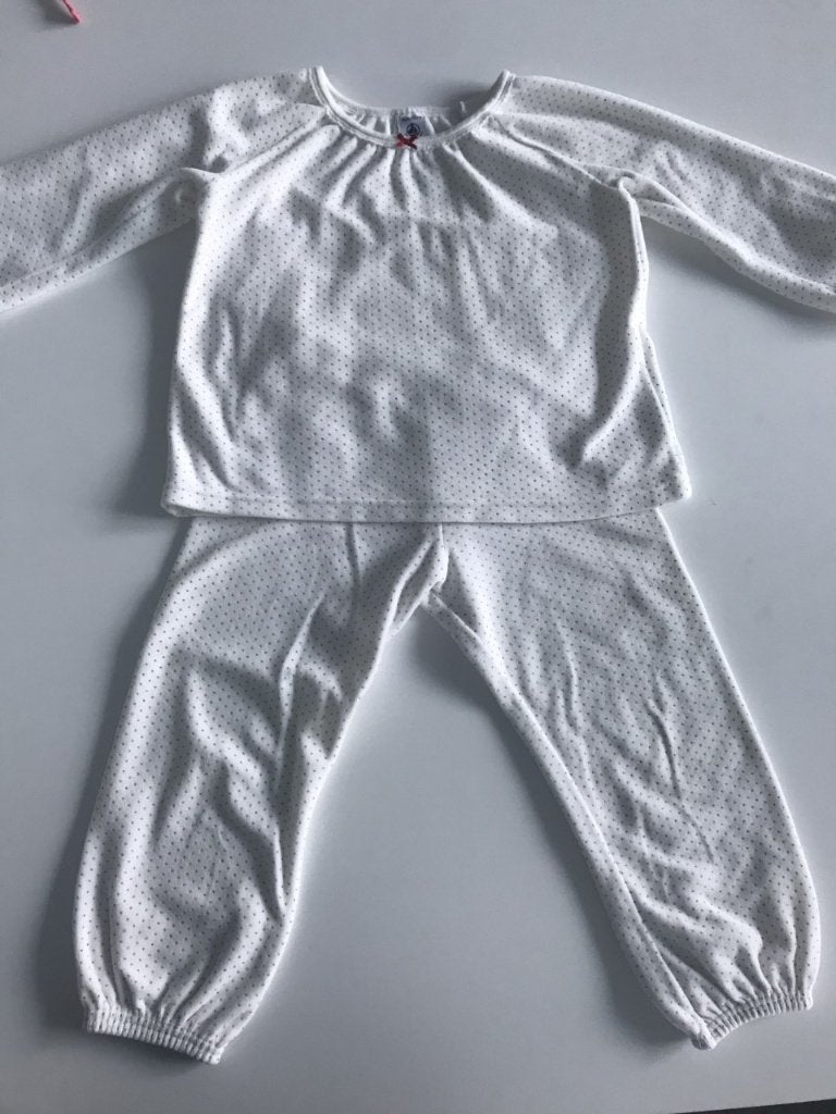 Wit met gouden stippen fluwelen winterpyjama Petit Bateau104, Kinderen en Baby's, Kinderkleding | Maat 104, Nacht- of Onderkleding
