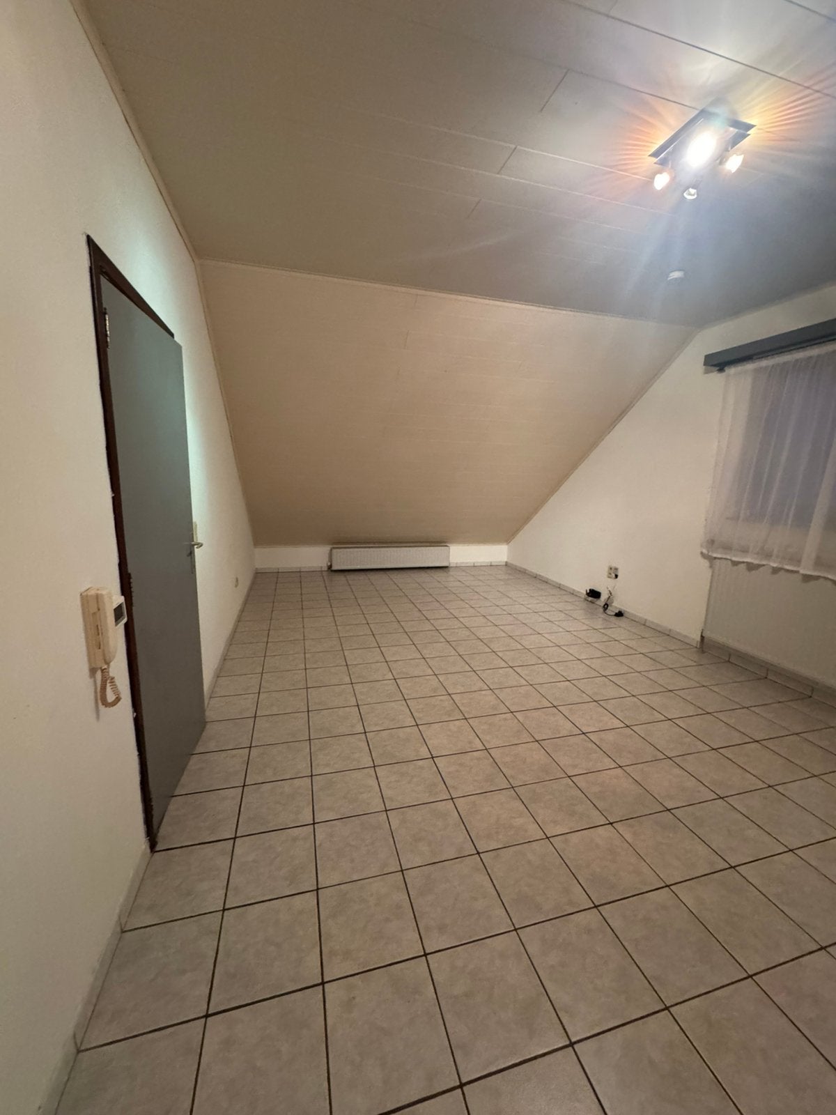 Aapartement Te Huur, 75 m², Huur, Woon- Werkruimte