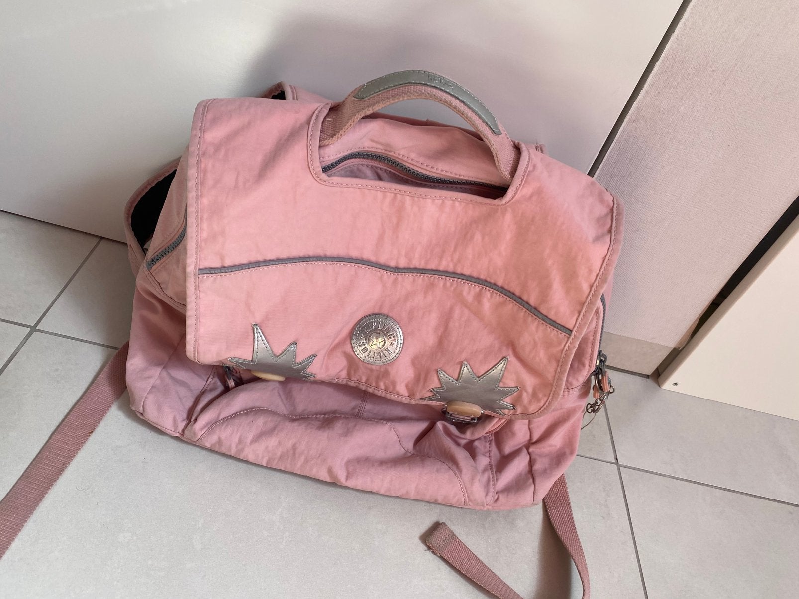 Kipling boekentas, Enlèvement, Comme neuf