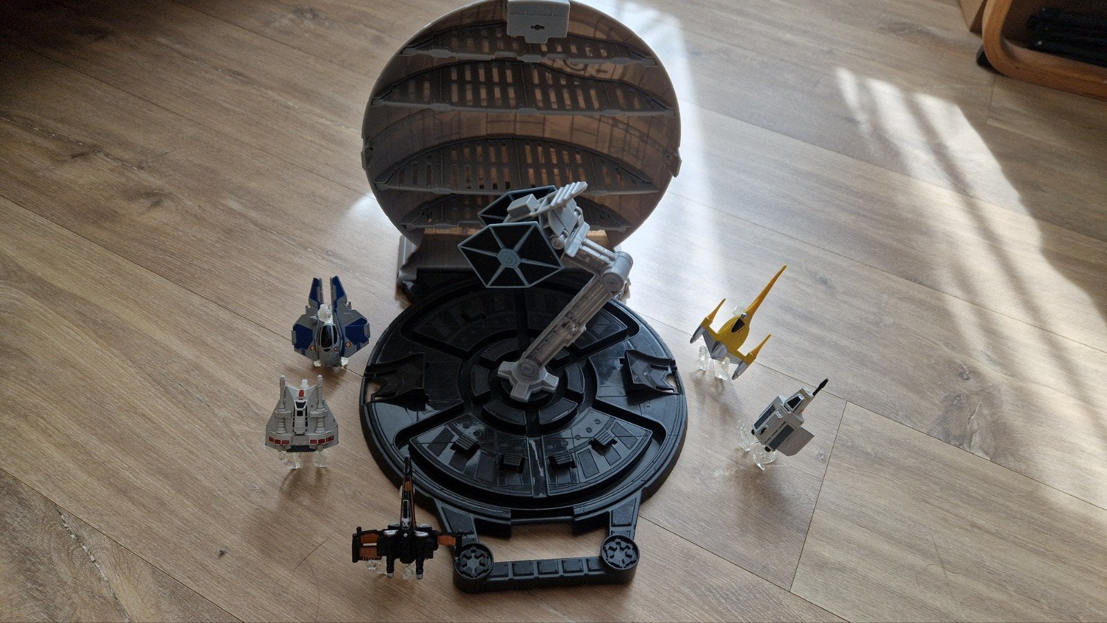 Star Wars Death Star met 6 ruimteschepen, Hobby en Vrije tijd, Wargaming, Ophalen of Verzenden, Zo goed als nieuw