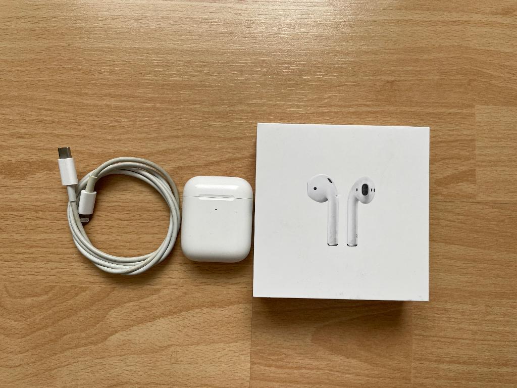 Apple AirPods, Telecommunicatie, Mobiele telefoons | Oordopjes, Gebruikt, In gehoorgang (in-ear), Ophalen of Verzenden, Apple
