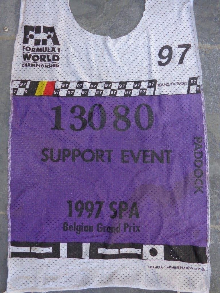Formule 1 dossard SPA 1997,technicienTV, Radio, Son,original, Enlèvement ou Envoi, Utilisé, Voitures