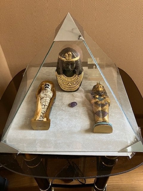 Piramide met sarcofaag, Verre, Enlèvement, Utilisé, Multicolore