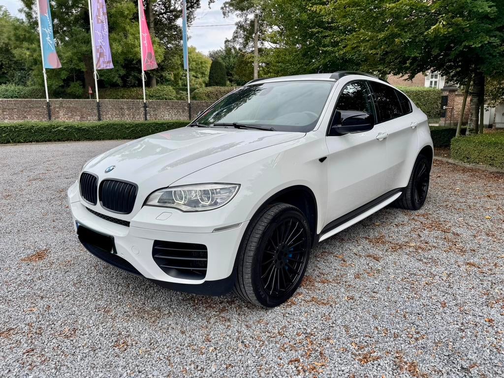 Bmw x6M50d 381pk LED HUD PERFORMANCE HAMANN 360camera, Auto's, Automaat, Euro 5, Zwart, Alcantara
