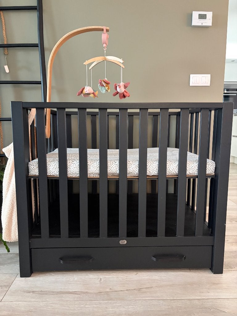Meubles pour bébés TWF, boîte pour bébé à vendre, Enlèvement, Utilisé, Carré, Réglable en hauteur