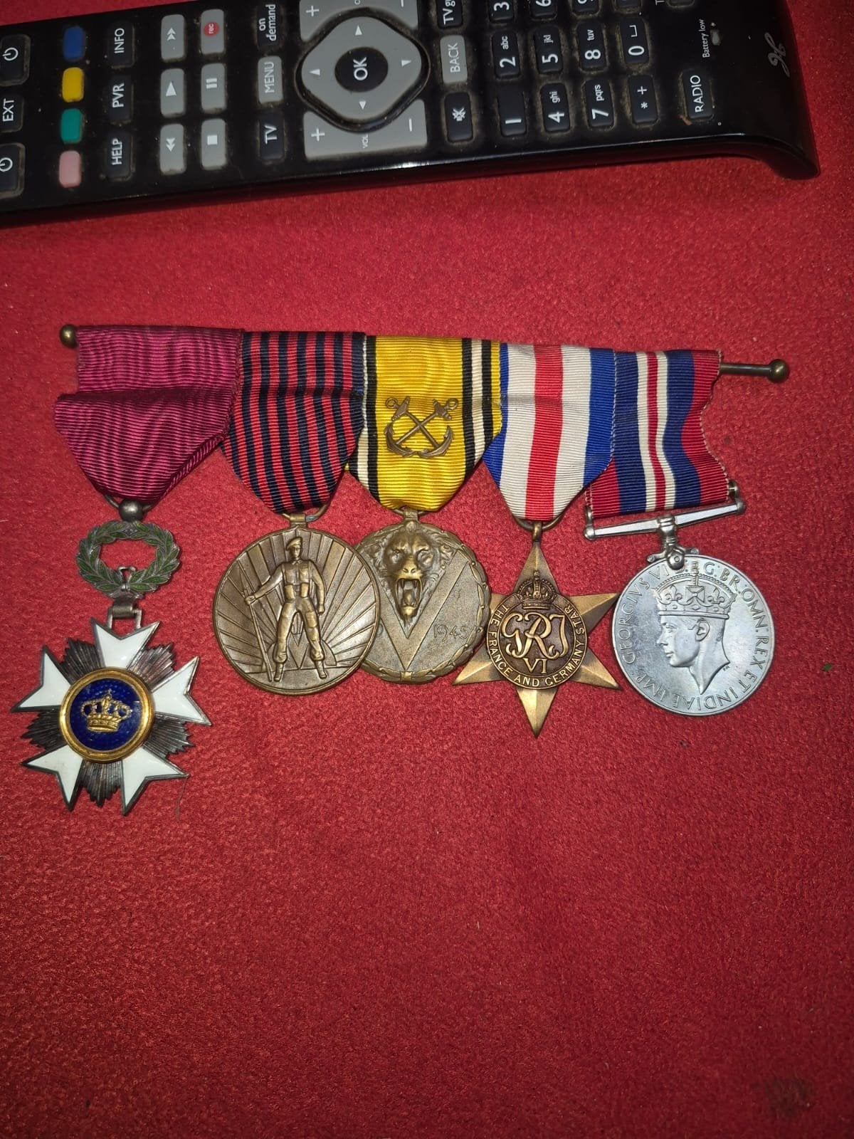 barrette 5 décorations militaires et médailles, Enlèvement
