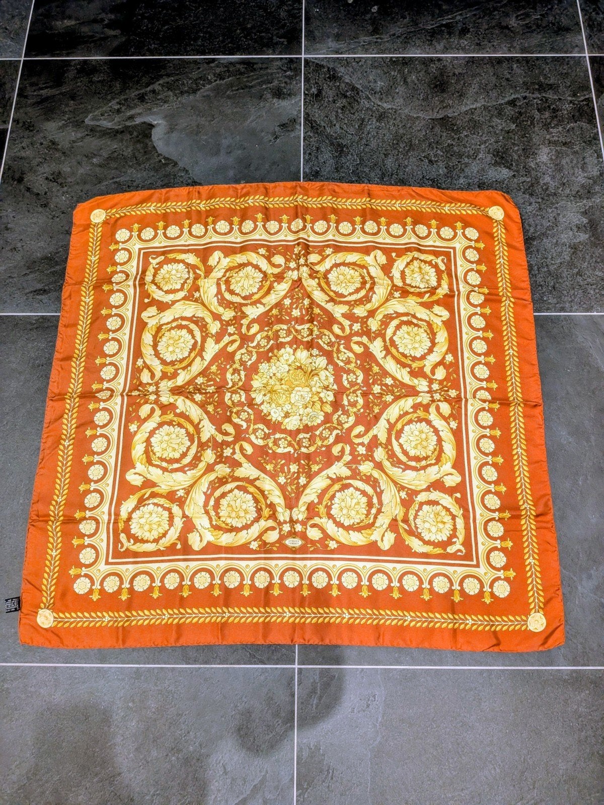 Carré foulard Soie Atelier Versace Motif Baroque (85x85 cm)