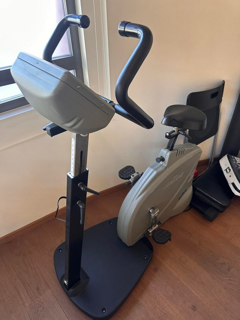Hometrainer met verstelbare pedalen, Ophalen, Gebruikt, Hometrainer