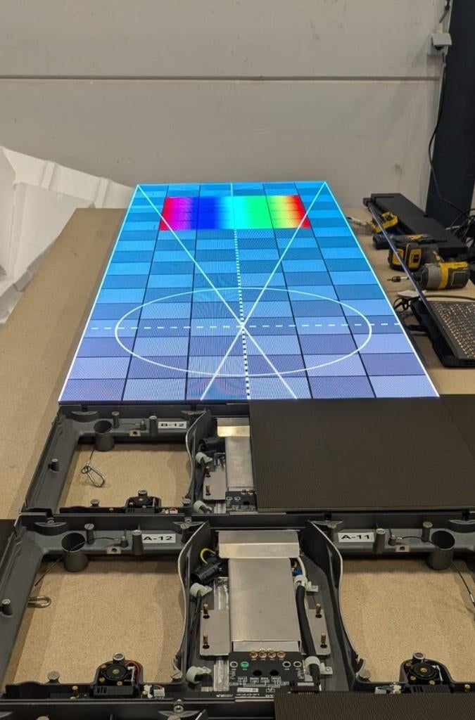 Barco XT1.5mm LED Display 13m2 + Infinipix NM100 + 4x NP100, Autres marques, LED, Enlèvement, Utilisé