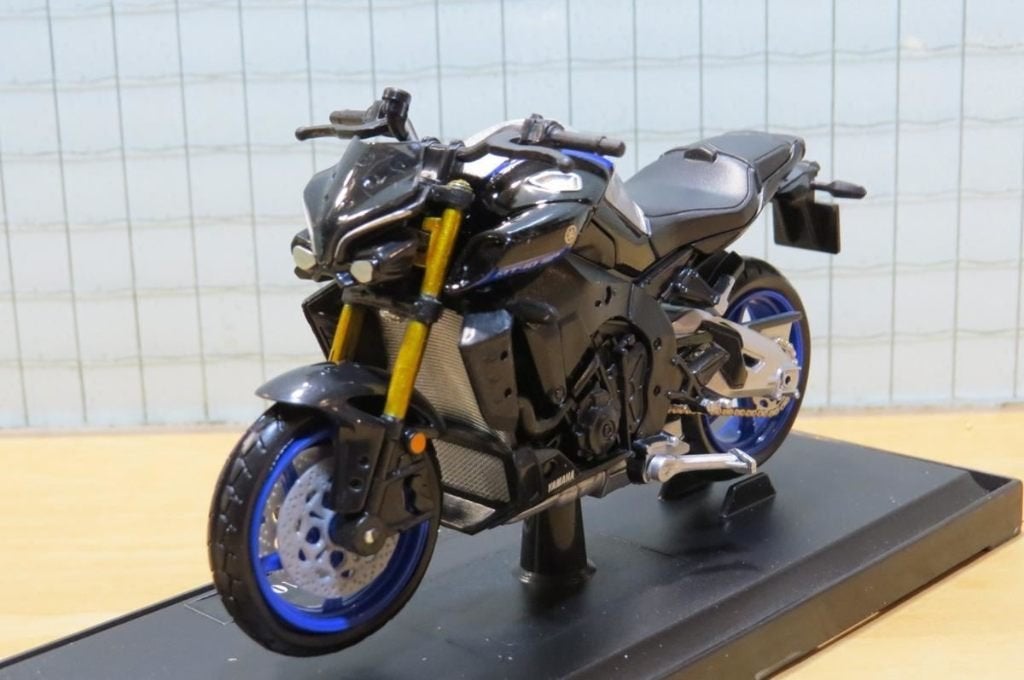 Yamaha MT-10 SP 1:18 39300-23090, Enlèvement ou Envoi, Neuf, Moteur, Maisto
