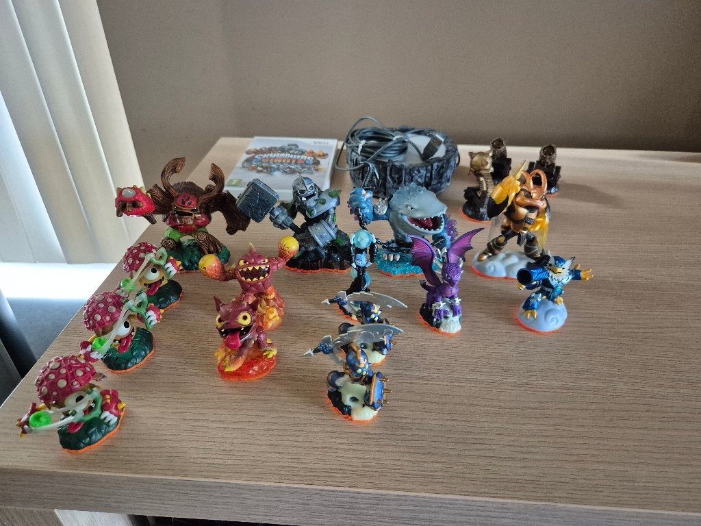 Wii Giants + 17 skylanders + portal, Games en Spelcomputers, Ophalen of Verzenden, Gebruikt