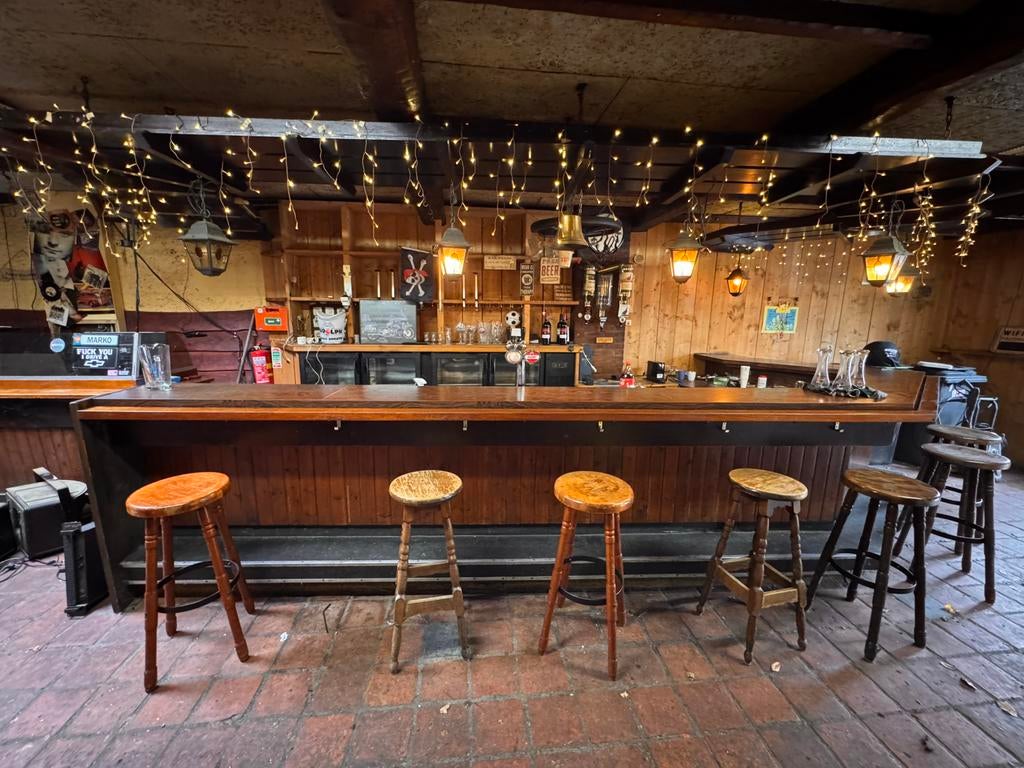 Complete café inboedel mancave, Ophalen, Zo goed als nieuw