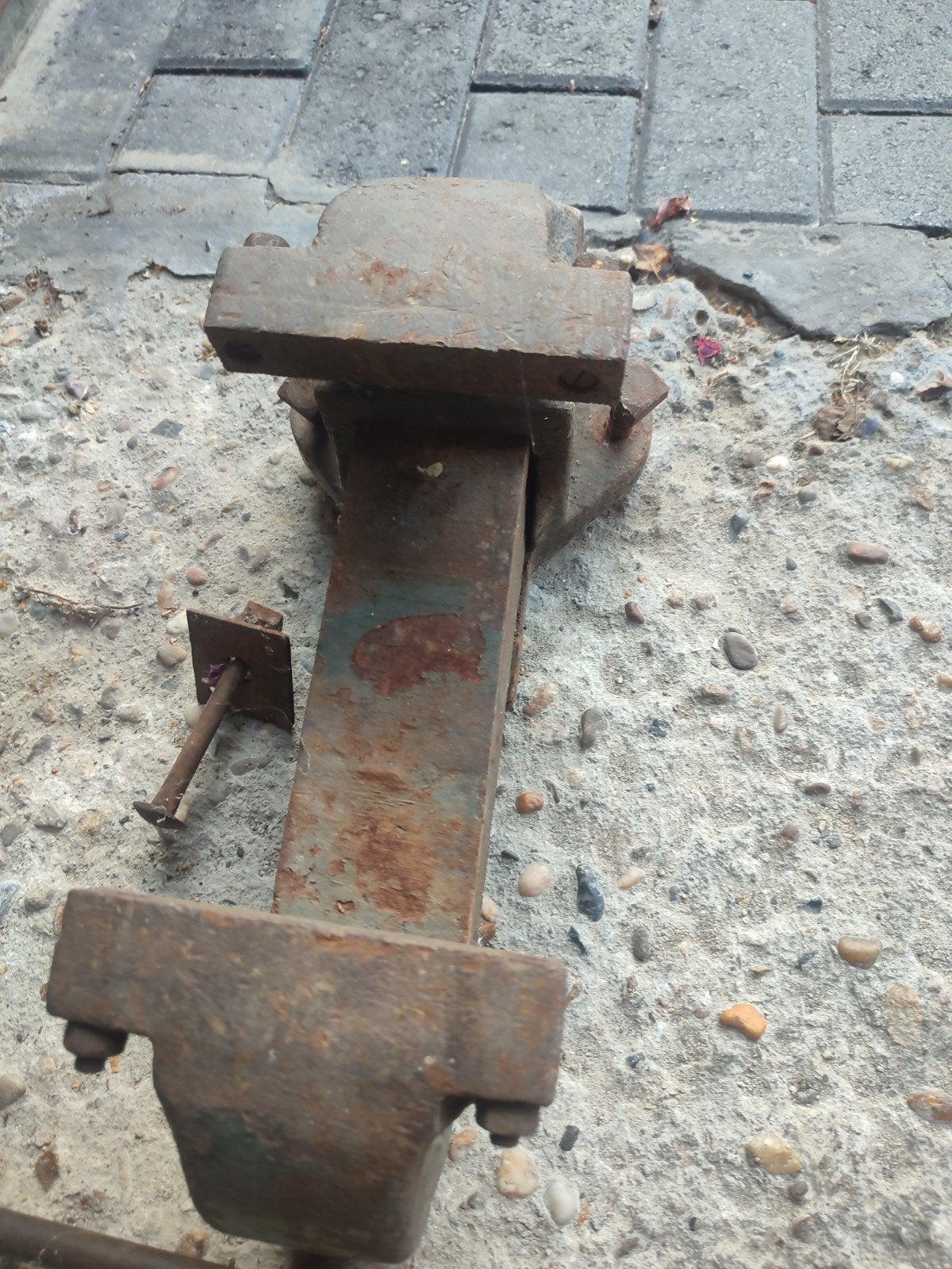 v gros étau, Bricolage & Construction, Enlèvement, Étau