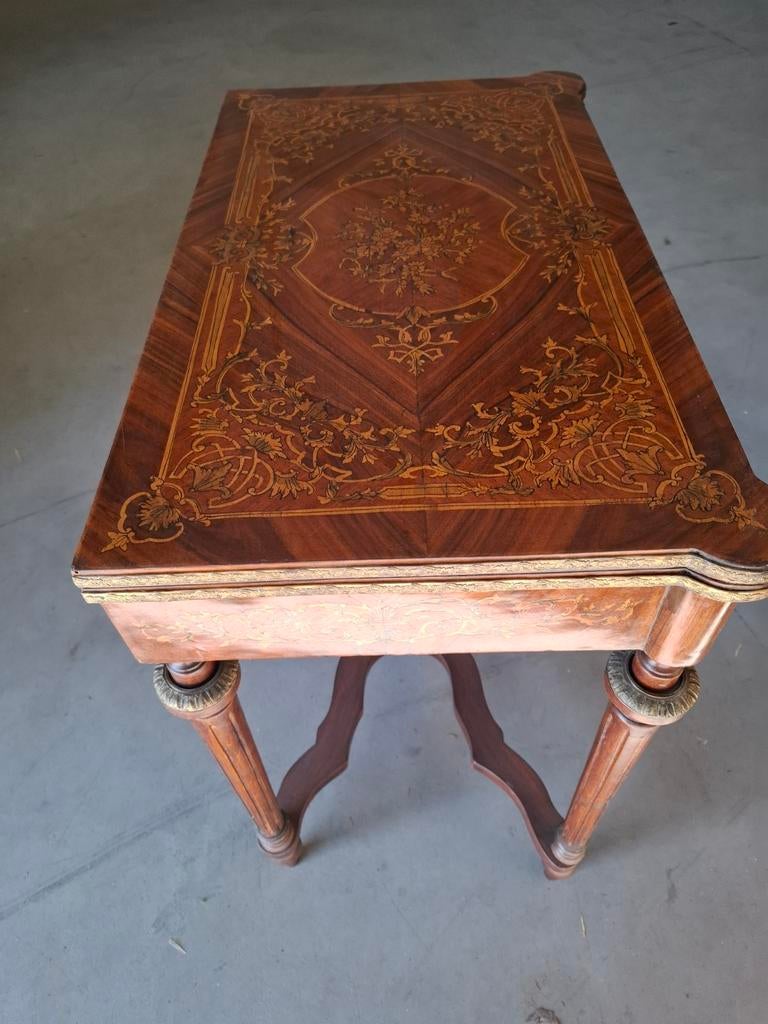Antieke draaibaar (gaming) tafel/bureau, Ophalen